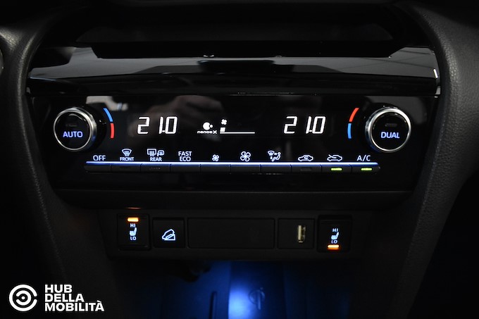TOYOTA Yaris Cross 1.5 Hybrid 5p. E-CVT AWD-i Lounge
